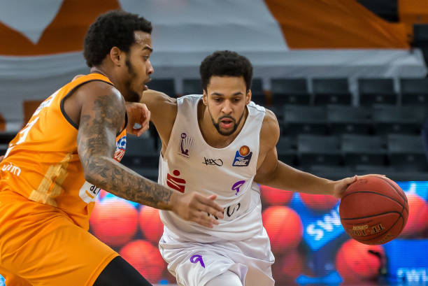 季奠定了自 季奠定了自