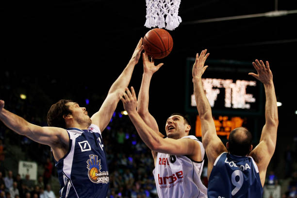 在东部半决 在东部半决